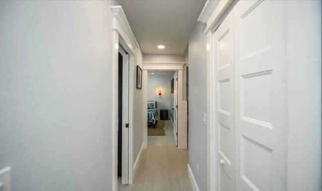 Building Photo - 613 Fern St