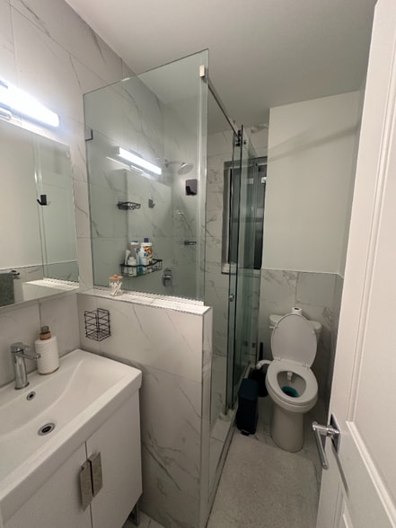 Building Photo - 3245 Perry Ave