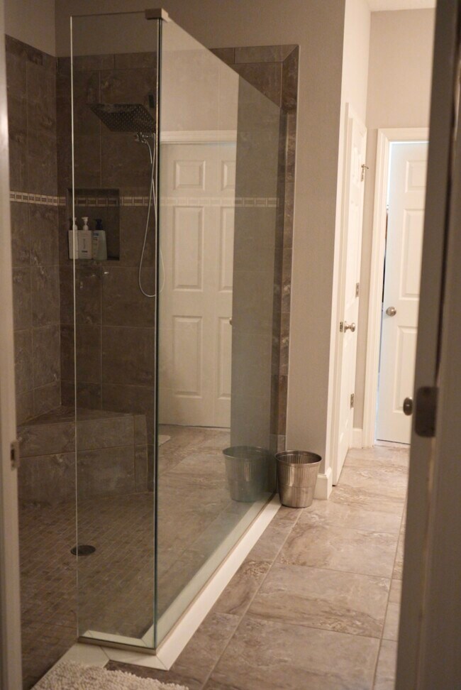 Building Photo - 8716 Terracina Lake Dr