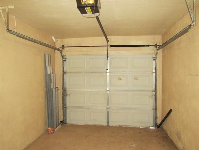 Building Photo - 464 Hippel St