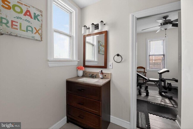 Building Photo - 810 Central Ave