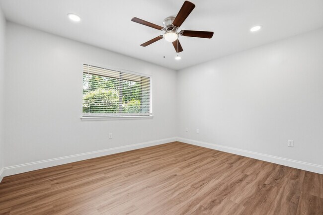 Building Photo - 114 Gleneagles Dr