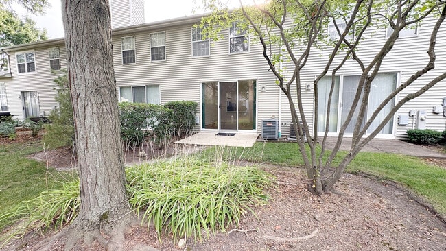 Building Photo - 391 Maidstone Ct
