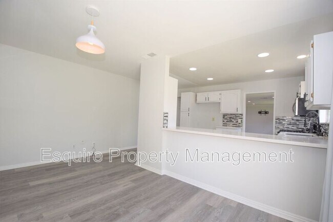 Building Photo - 2675 Munson St