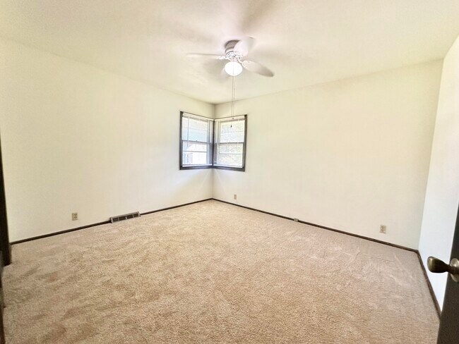 Building Photo - 2330 S Brookside Pkwy