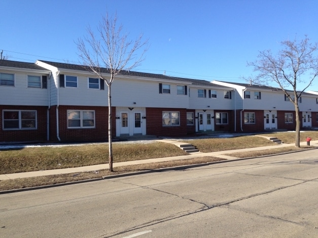 Primary Photo - Hampton Townhouses