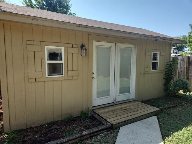 Building Photo - 613 Wagon Wheel Dr
