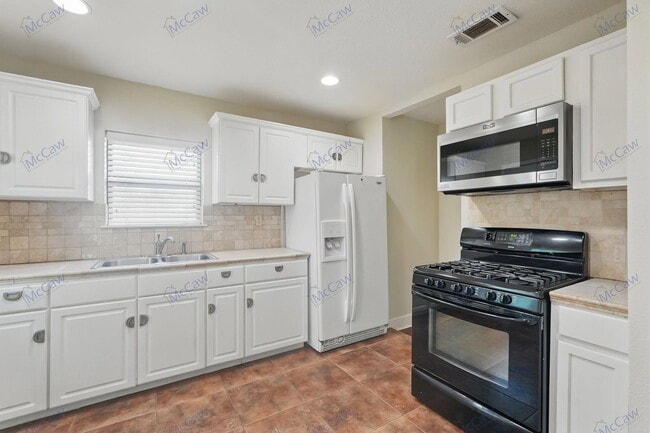 Building Photo - 4710 Wateka Dr