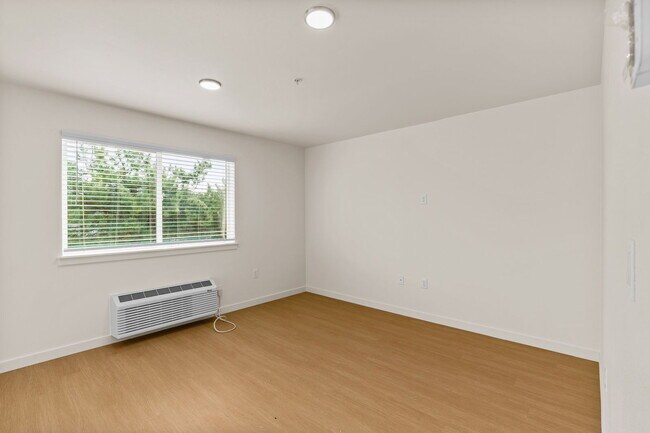 Building Photo - 2901 SE Salem Ave