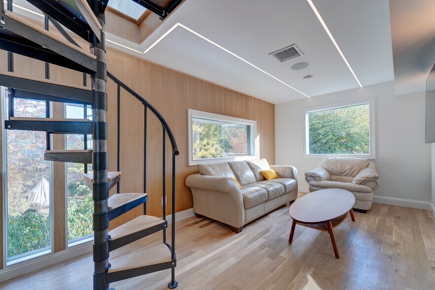 Building Photo - 67 Winchester Ave