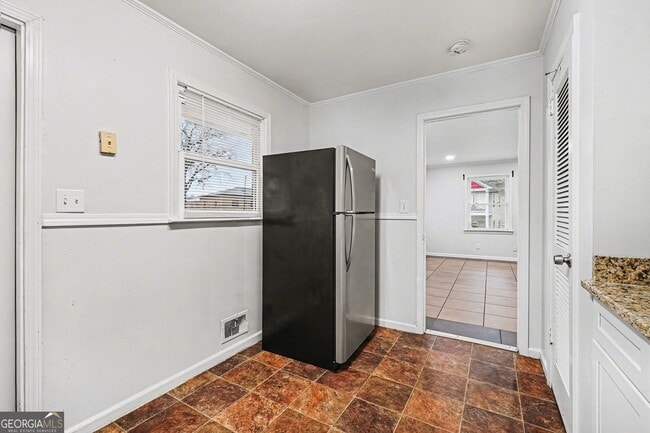 Building Photo - 2874 Cheney St