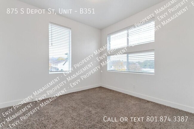 Building Photo - 875 S Depot St
