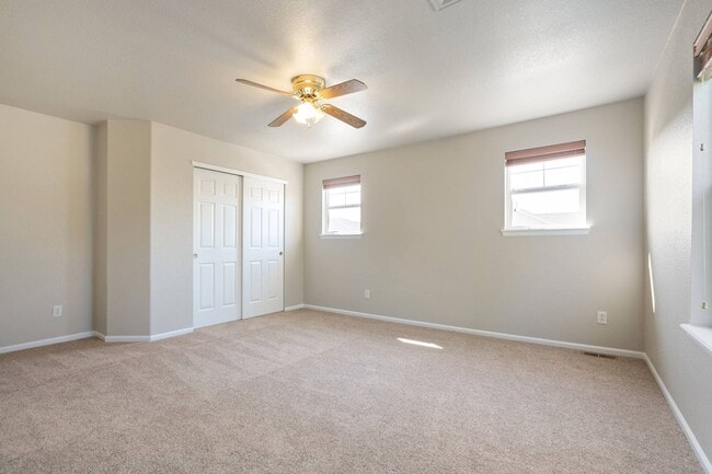 Building Photo - Like-New Townhome in Desirable West Loveland
