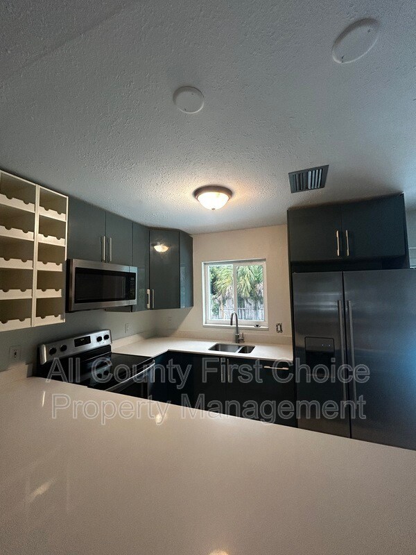 Building Photo - 9369 93rd Ave