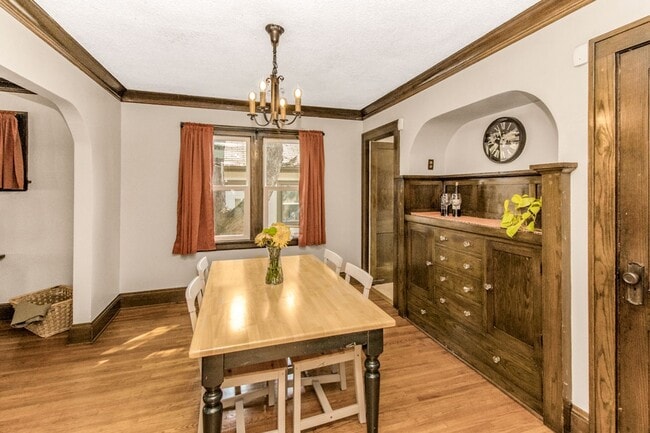 Building Photo - Wonderful 2 Bedroomed House in the heart of Saint Paul.