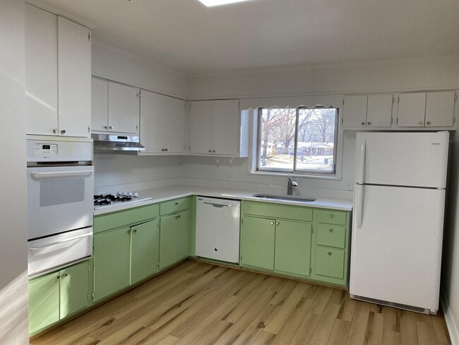 Building Photo - 2602 Robinson Ave