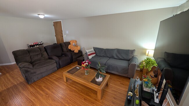 Building Photo - 1851 Fox Run Dr