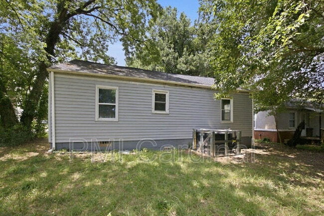 Building Photo - 2320 Olando St