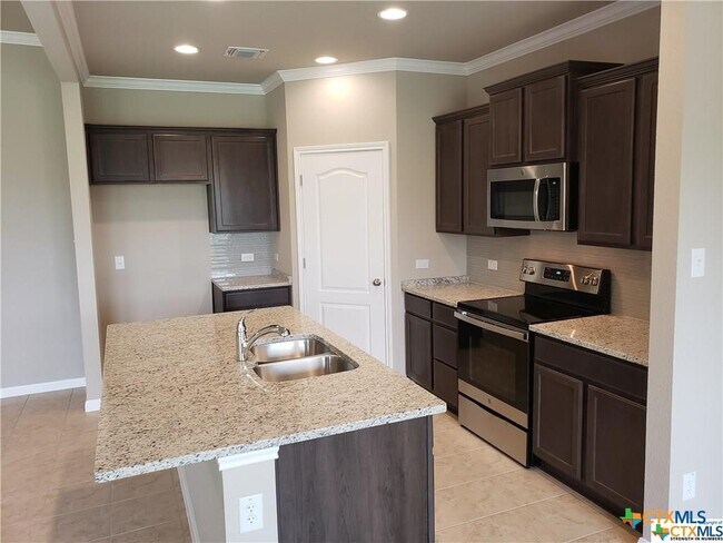 Building Photo - 6127 Fairburn