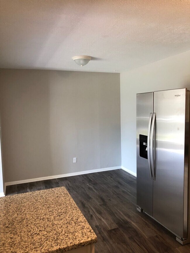 Building Photo - 5 BD/2.5 BA home, NEW RENOVATION!