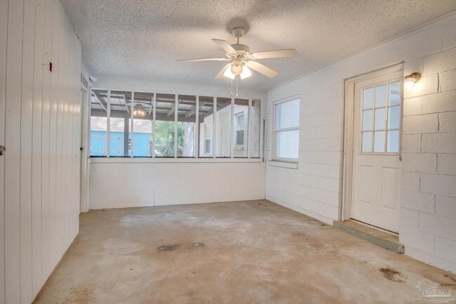 Building Photo - 1004 Kearny Dr