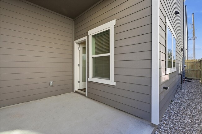 Building Photo - 9912 A Clark Rd