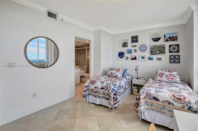 Building Photo - 781 Crandon Blvd