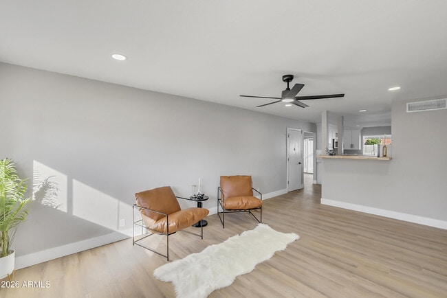 Building Photo - 1018 W Ivanhoe St