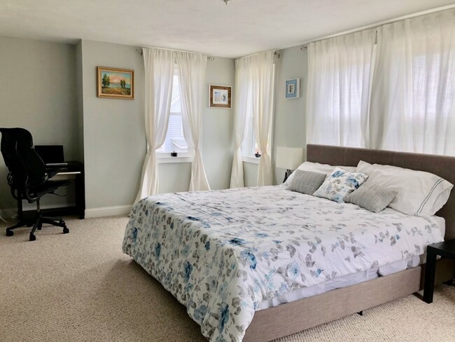 Building Photo - 17 The Strand