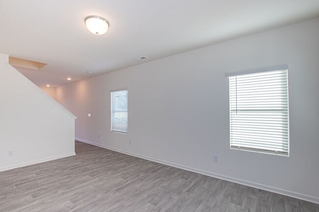 Building Photo - BEAUTIFUL 3BD/2.5BTH Townhome in Belmont a...
