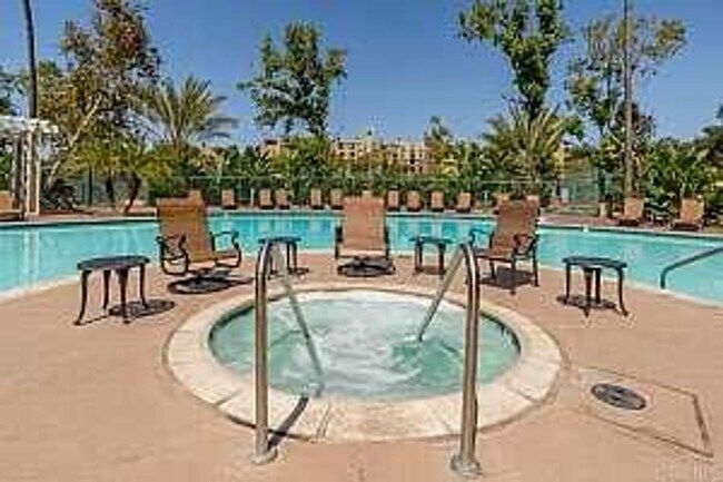 Building Photo - Mission Valley condo (River Colony) with balcony!  Central heat/ air. Gated garage parking. Pool/...