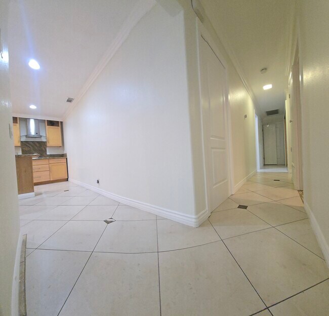 Building Photo - 2744 E Bennett Ave