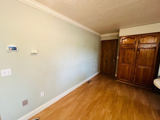 Building Photo - Beautiful 5 bed/3 Bath Home in Heights