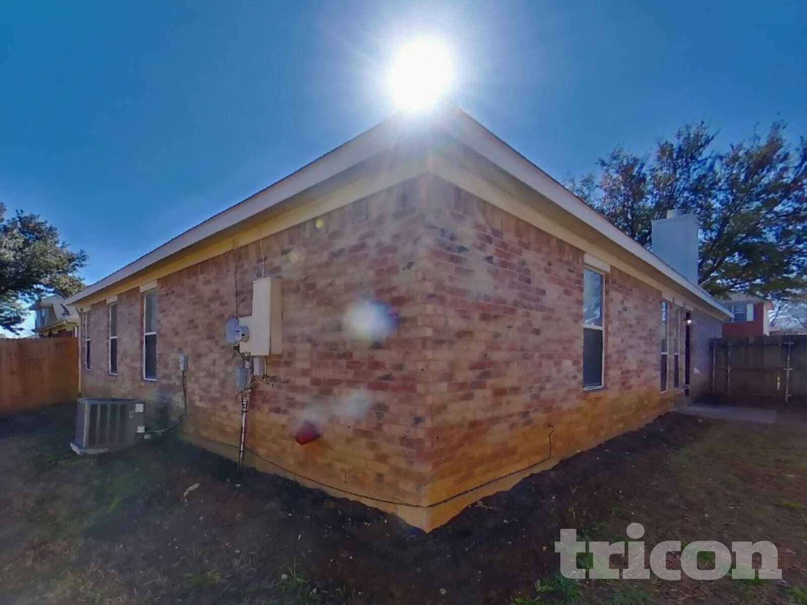 Building Photo - 327 Moss Hill Dr