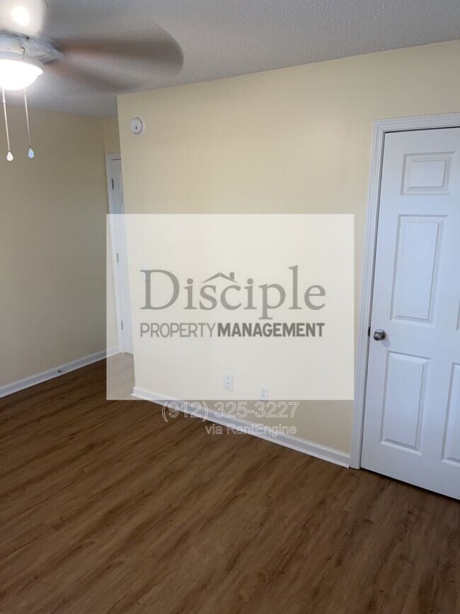 Building Photo - 295 Creekside Cir