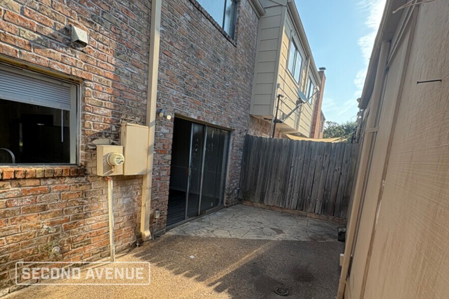Building Photo - 3008 Beecave Dr