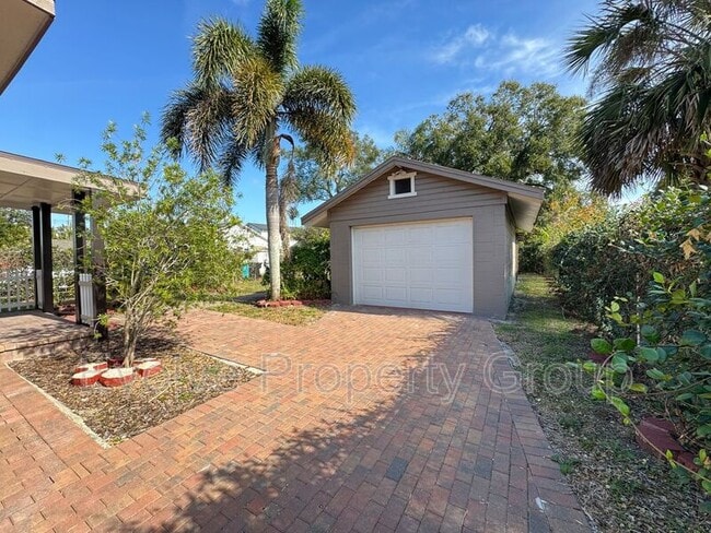 Building Photo - 931 Shine Ave