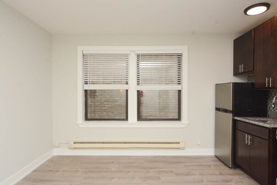 Building Photo - 4349 N Damen Ave