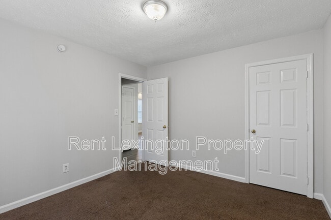 Building Photo - 2720 Chelsea Woods Ct