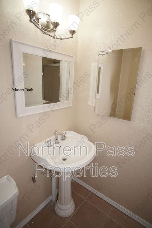 Building Photo - 10551 Kinross Ave