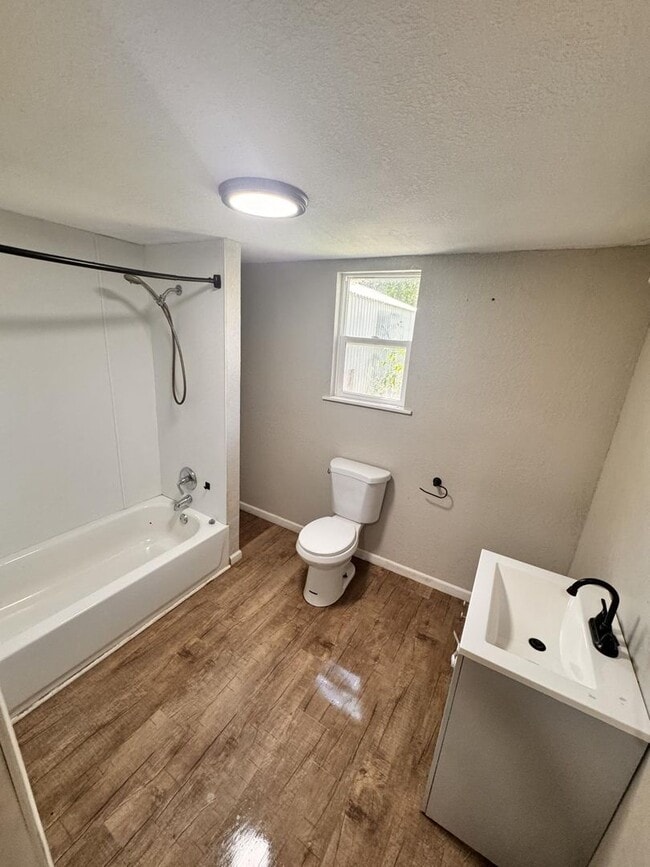 Building Photo - Charming Family Home in the Heart of Carterville