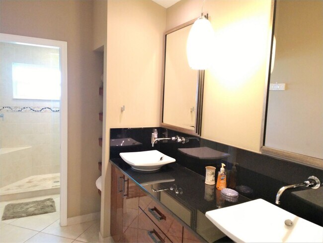 Building Photo - 540 Clubside Cir