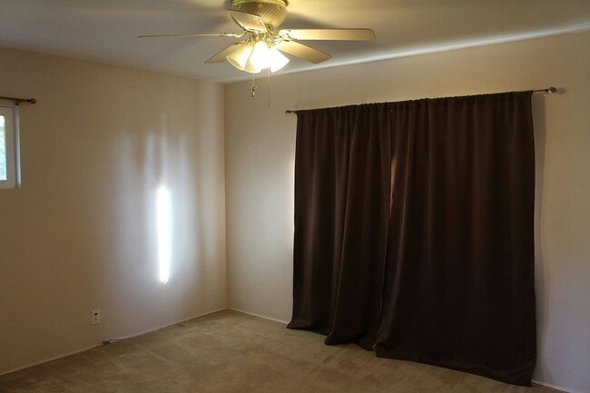 Building Photo - 1804 Duke Dr