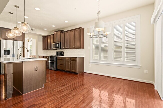 Building Photo - 1112 Saxton Dr