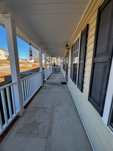 Building Photo - 1018 Bramblegate Rd