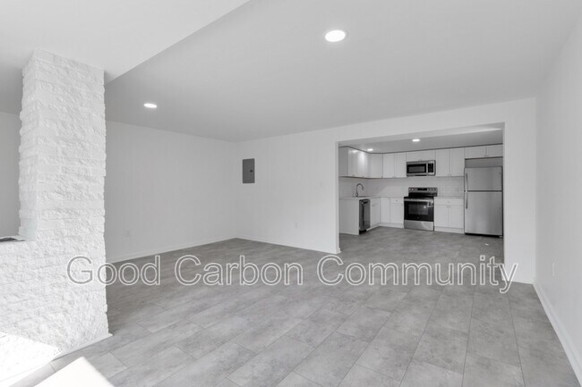 Building Photo - 209 Summer St
