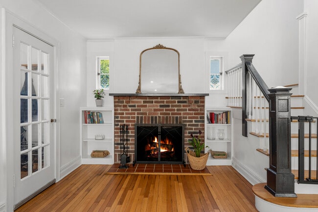 Building Photo - 217 Soundview Ave