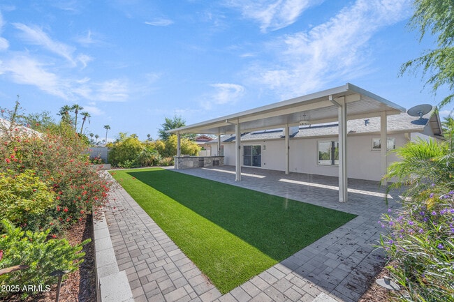 Building Photo - 5802 E Gelding Dr
