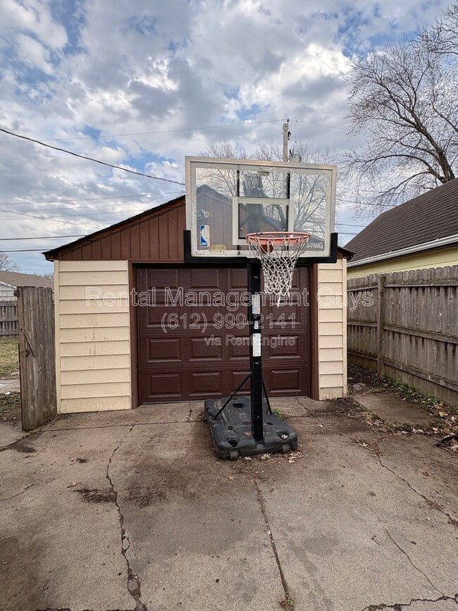 Building Photo - 4534 Zane Ave N