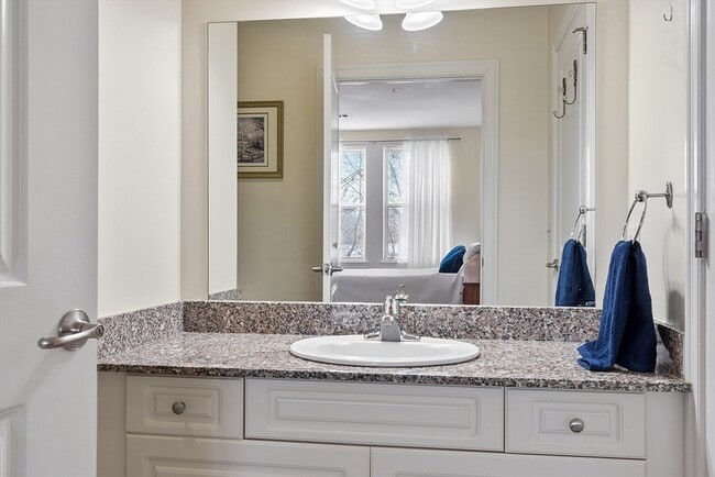 Building Photo - 3 Harvest Dr